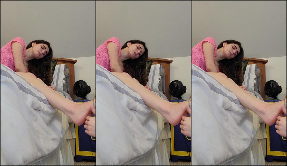 Thedavinagold Flip Flop Tickle In This Video I Start By Dangling My Flip Flops Then I Am Caressed An