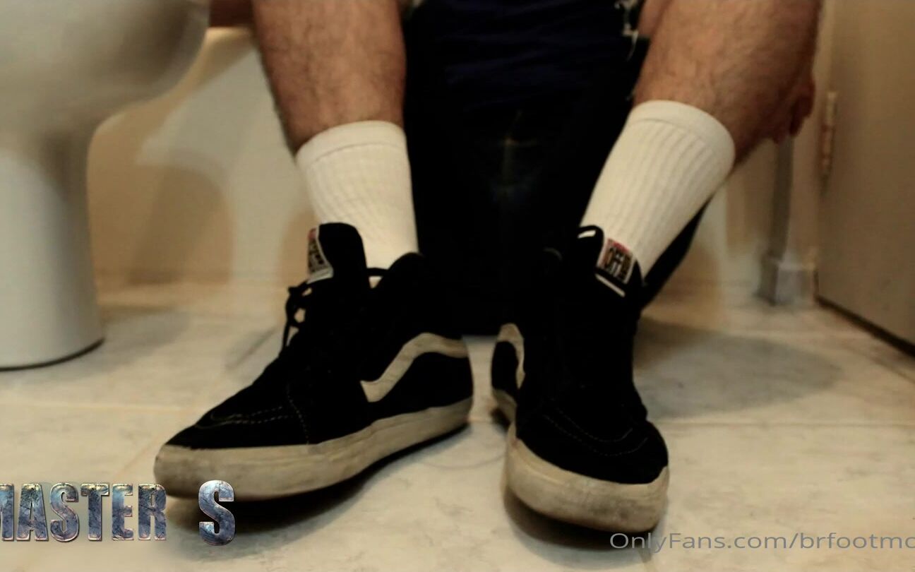 Brfootmodel 2308860070 12 22 2021 Vans And My Nasty Artengo Socks