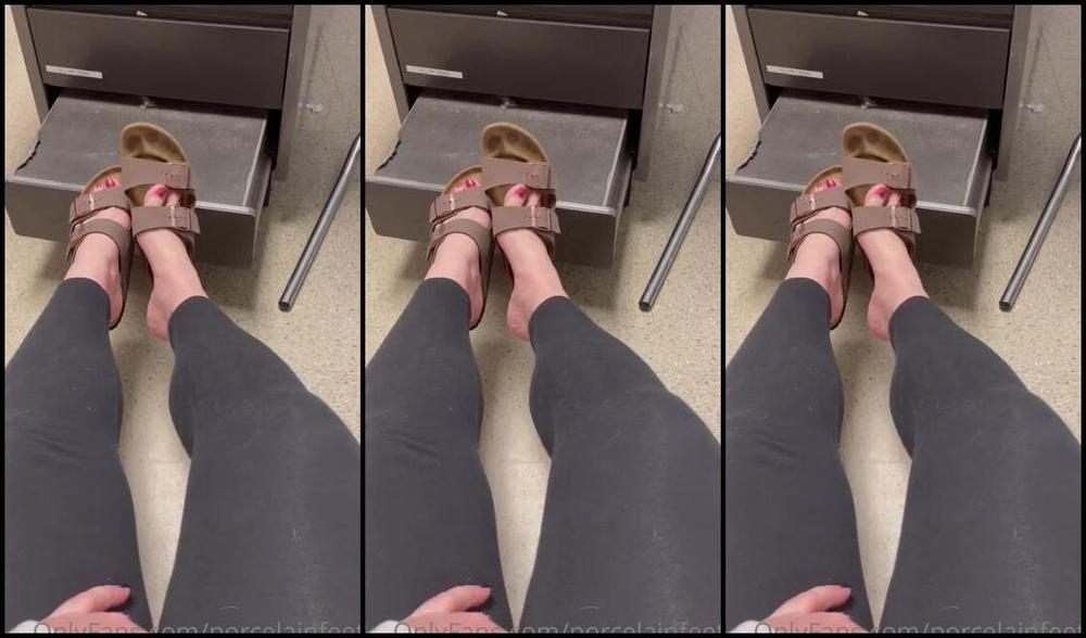 Porcelain Goddess Aka Porcelainfeets Onlyfans Waiting At The Dr Office Wanna Watch Me Wiggle My Toes