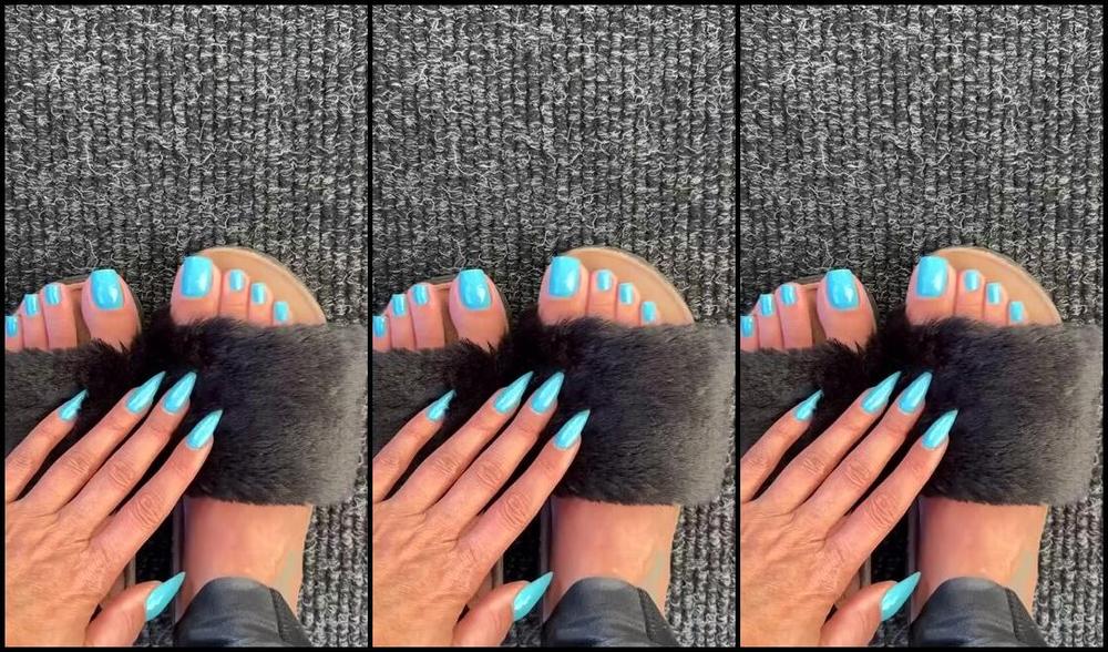 Goddess Pussyfoot Aka Goddesspussyfoot 11 16 2024 Onlyfans Video Waiting For My Table At A Restaurant