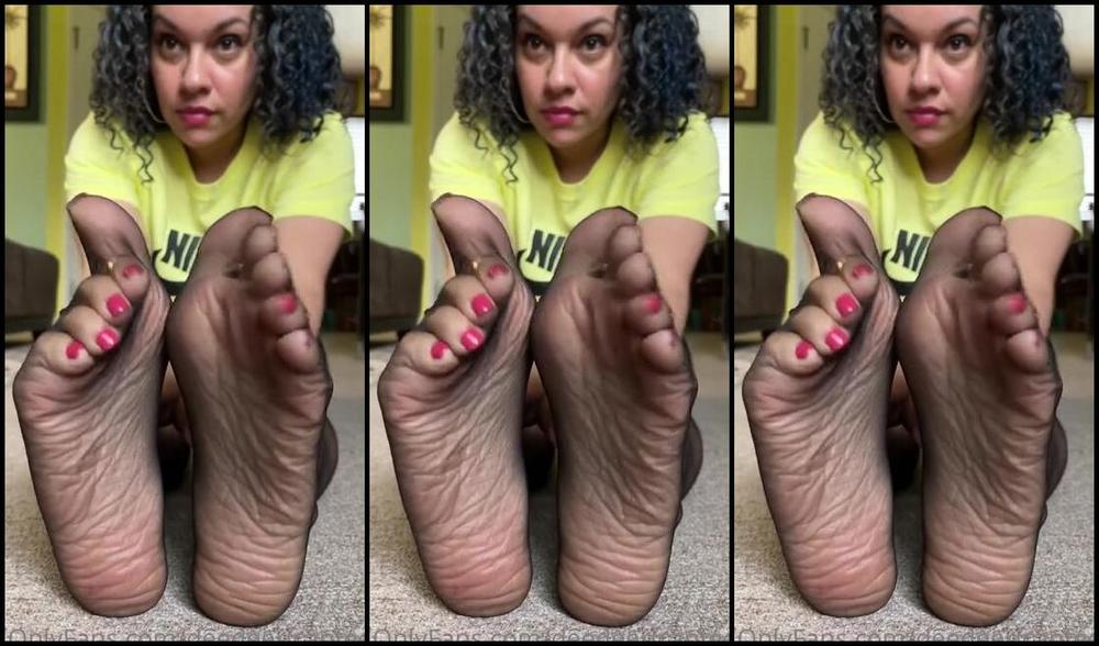 Deedeericanfeet Onlyfans As Requested In Sheer Black Nylons Also A Gift So Thank U Reaper