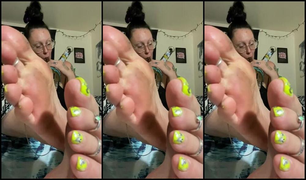 Mystikal Mami Nicknamed Mystikal Mami Onlyfans Good Morning Wake And Bake Time With My Dirty Soles