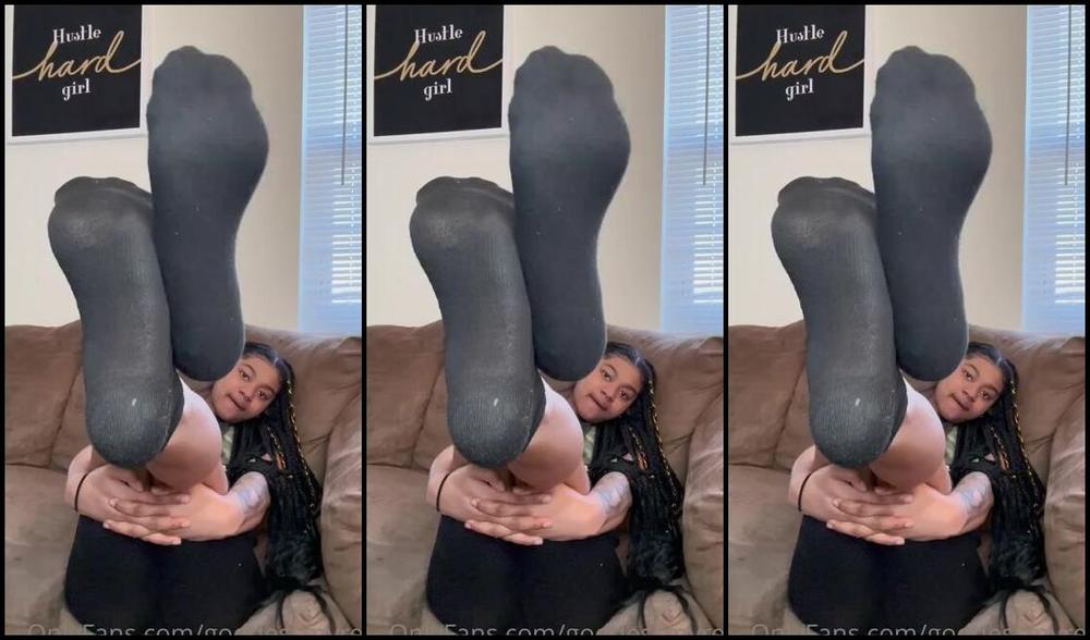 Xosolesbyme Aka Goddessmyree Onlyfans Nice Sweaty Sock Removal