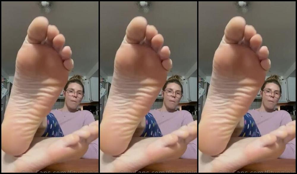 Nina Aka Fityoginina Onlyfans Responding To Your Messages While I Was Filming This And Eating A Lil Pack Of Sour Patch Kiddies I