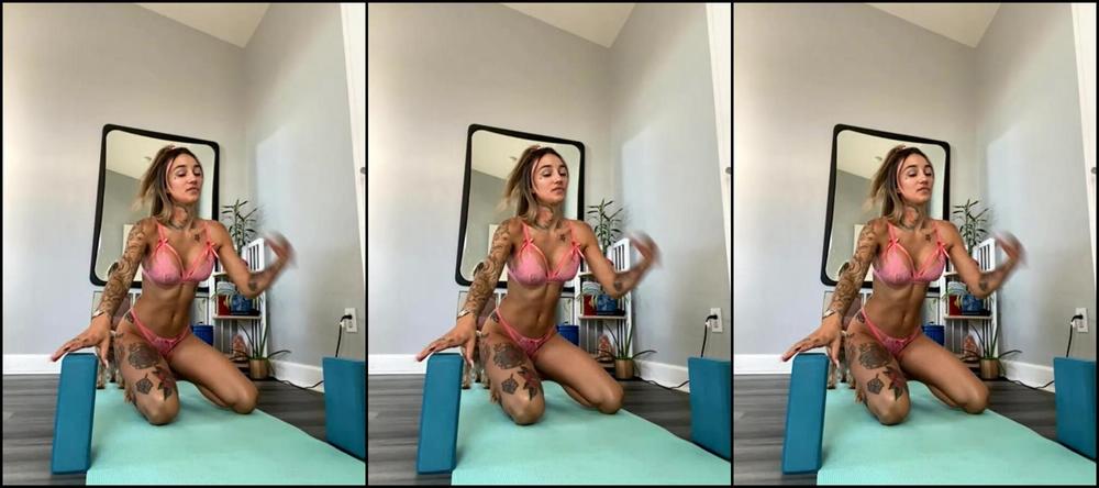 Brinamberlee Randomly Decided To Go Live This Morning