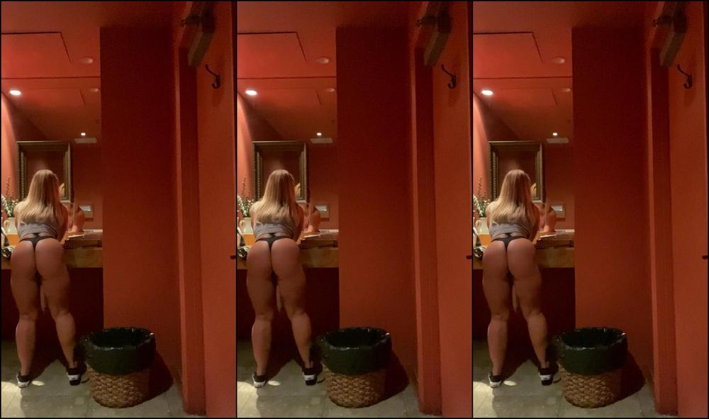 Taylored I Took A Bathroom Break In The Middle Of Lunch To Give My Pussy Some Attention I Nee