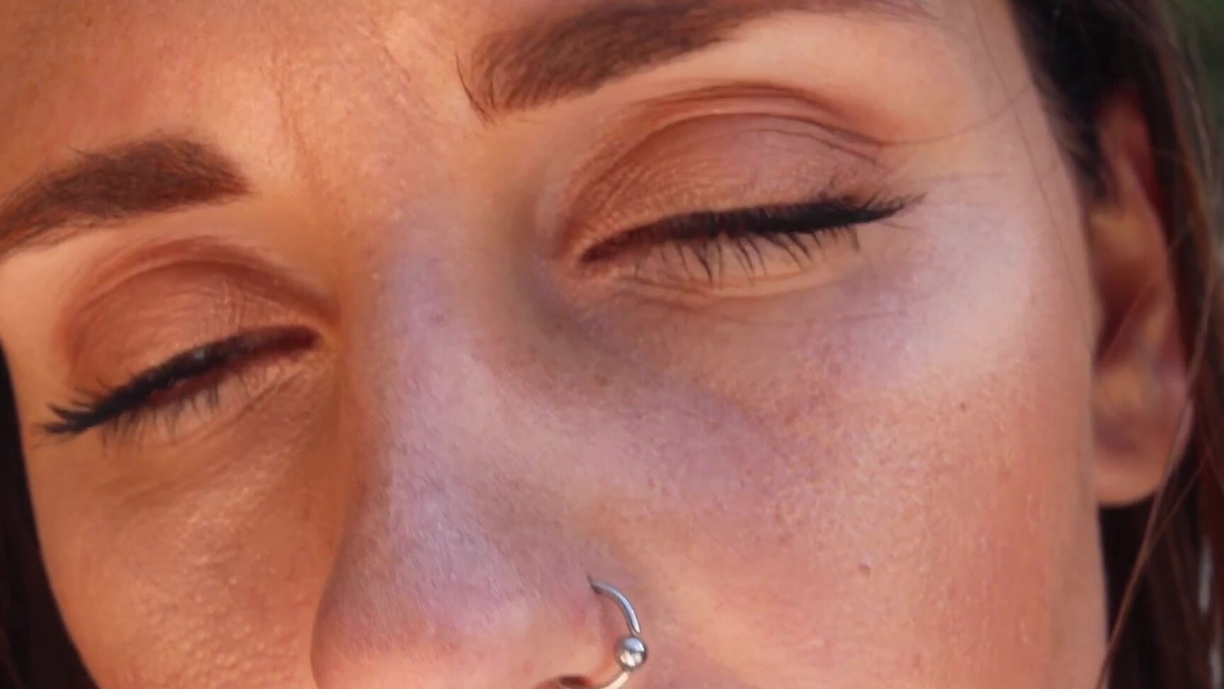 Milfparadise Sunscreen Amp Cum On Balcony