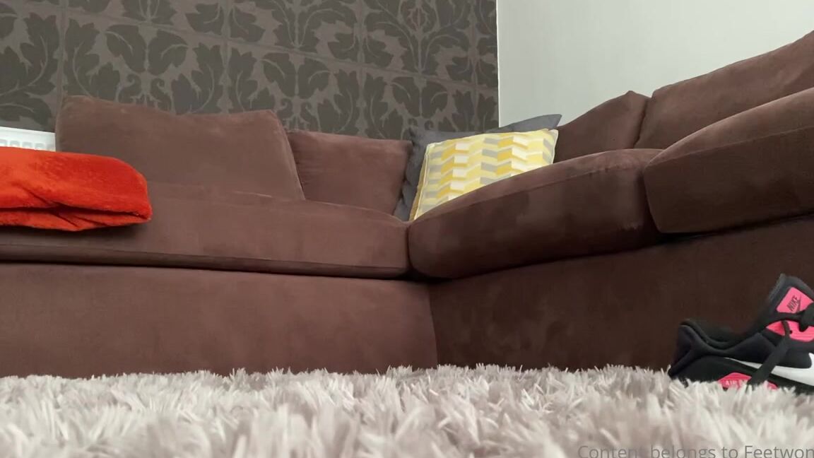 Feetwonders Onlyfans Caught You Sniffing My Trainers Oppss My Feet Are Also Dirty 4P