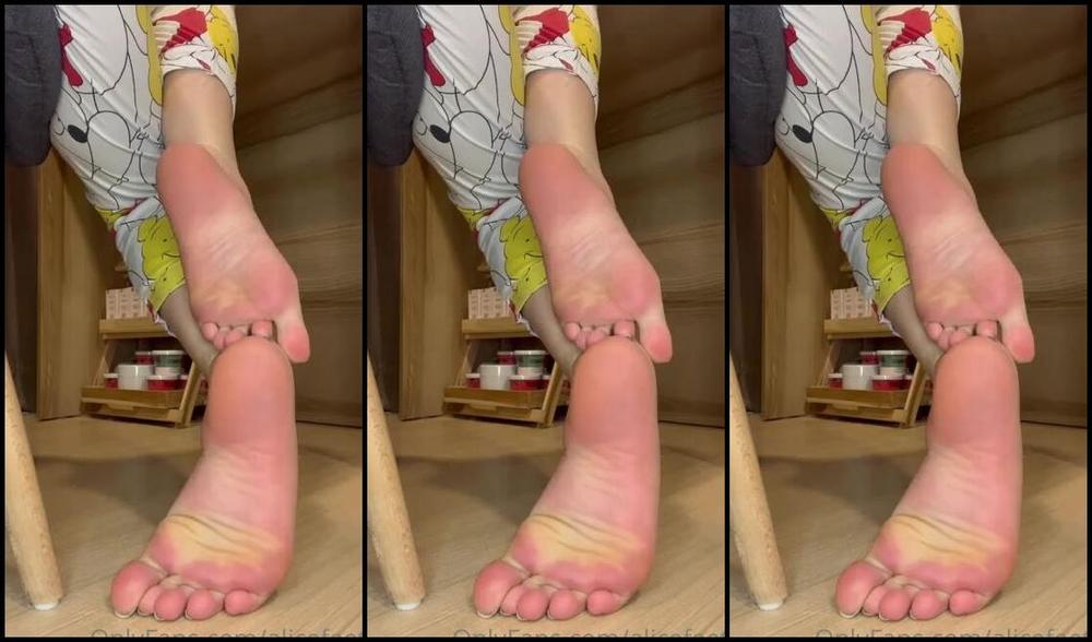 Alicefeetz Nicknamed Alicefeetz 05 05 2022 Onlyfans Video Feet Wrinkled And Feet Roll Zoom