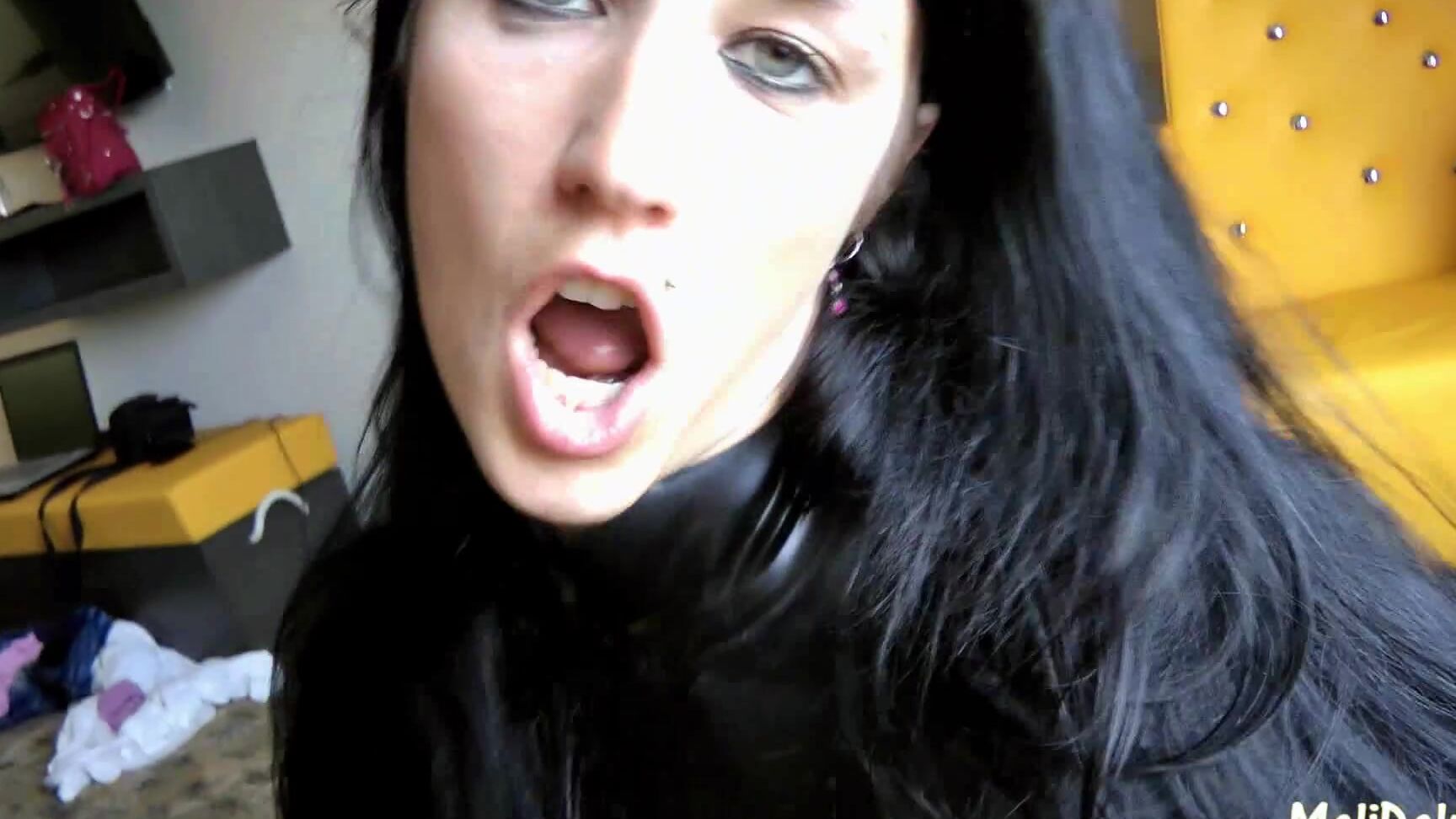 melideluxe zwangsentsamung mit latex schlampe MyDirtyHobby