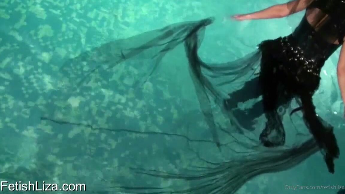 Fetishliza Onlyfans That Time I Swam In The Pool Fully Dressed In Black Pvc And Lace I Still