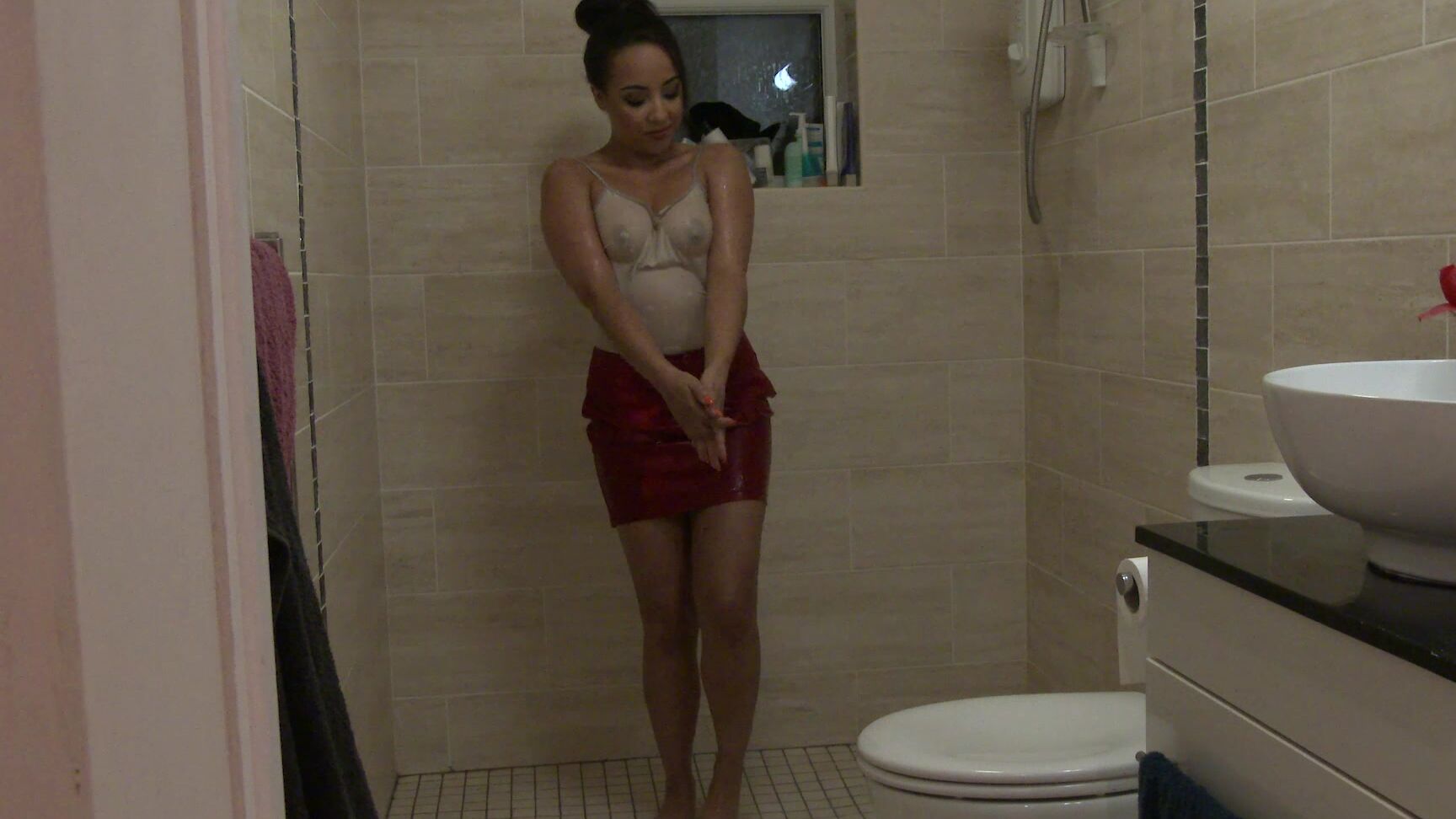 Kaylalouise Clothed Wet Shower Strip Pussy Play