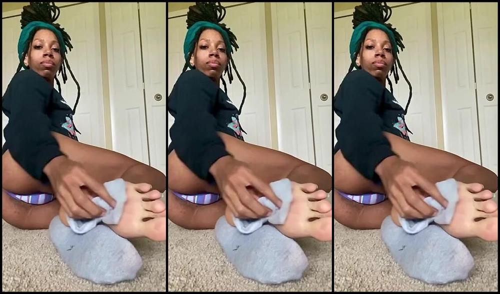 Toesbyayla Onlyfans Socks On Or Off