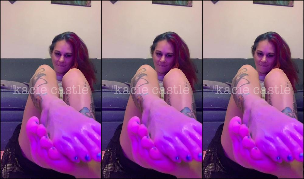 kaciecastlex-03-08-2020-640826558-lotioning-my-feet-pov-me-rubbing-my-feet-on-your-face