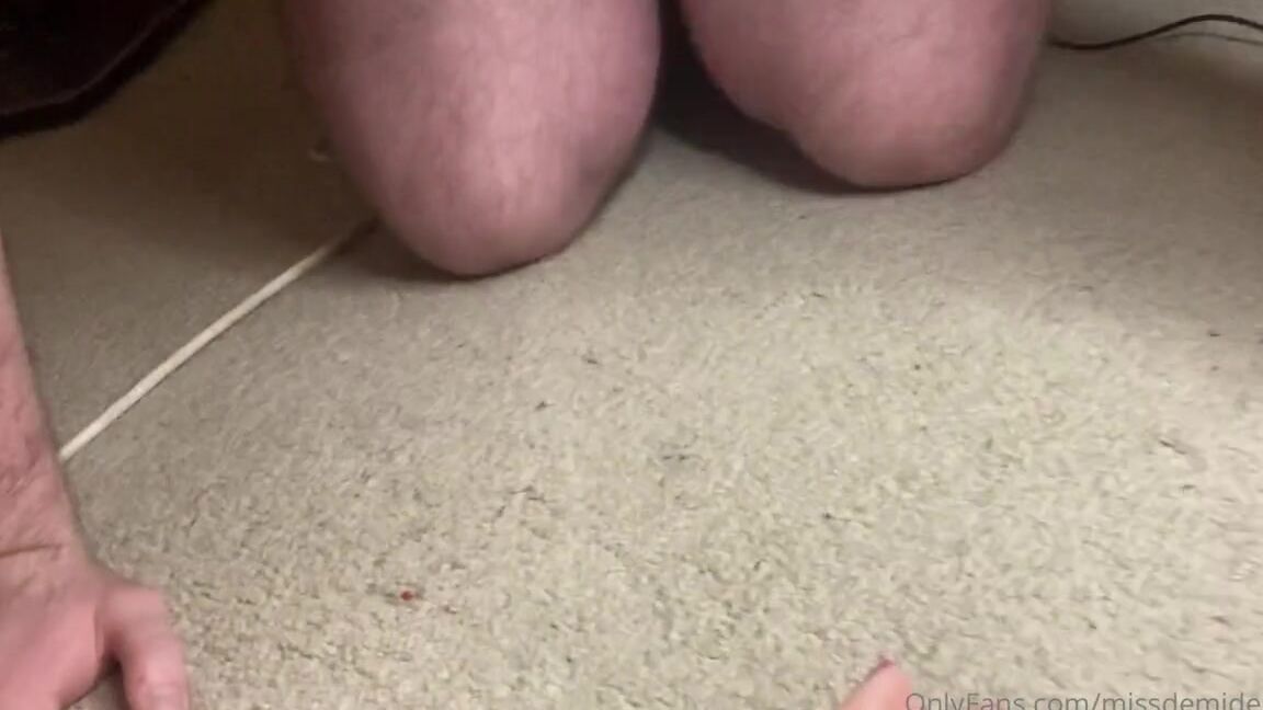 Miss Demi Dee Nicknamed Missdemidee123 Onlyfans He S Addicted To Worshipping My Crinkly Soles And Perfect Toes But His Cage Tightens Big Time When