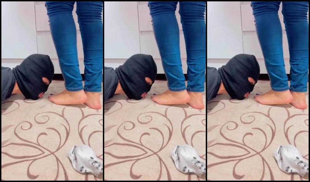 Queen Feh Nicknamed Queenfeh7 05 11 2025 Onlyfans Video Smelled And Tasted My Smelly Feet Lesma Rastejando Para Sentir O Mais Puro Chul Da Sua