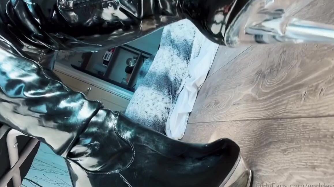 Miss Evie Lock Nicknamed Missevielock Onlyfans I Want You To Lick Every Hot Salty Drop Of Alphas Jizz From