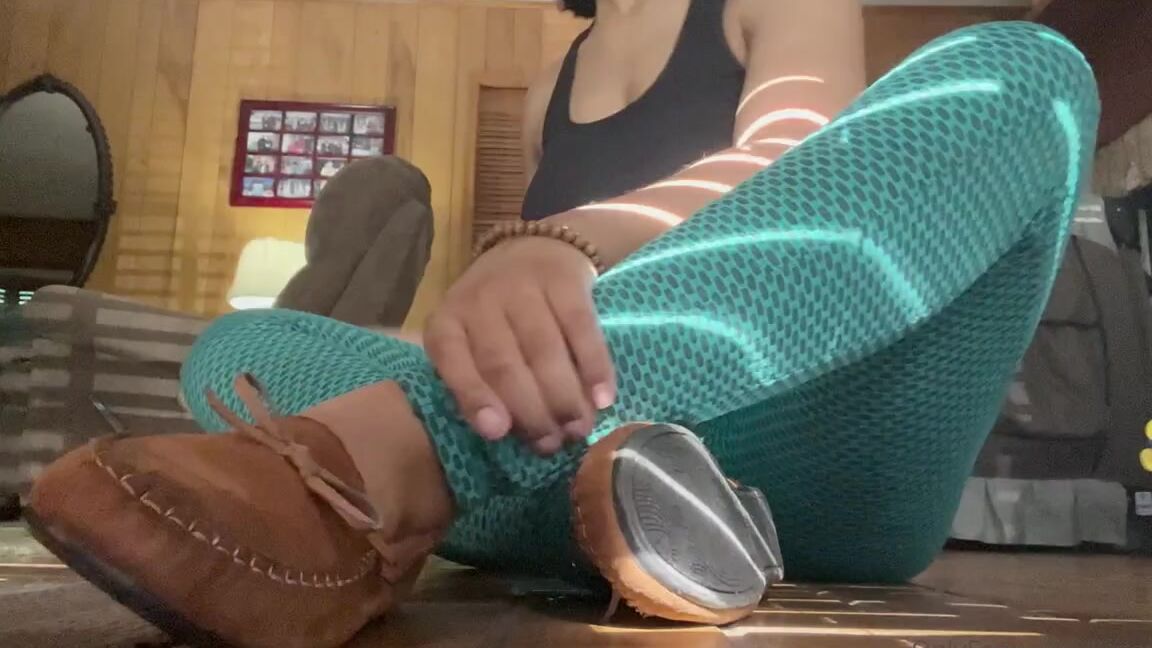 Liz Gennadi Nicknamed Lizgennadi 05 04 2023 Onlyfans Video Could I Rest My Sweaty Moccasin Feet On Your Face After I Come In From