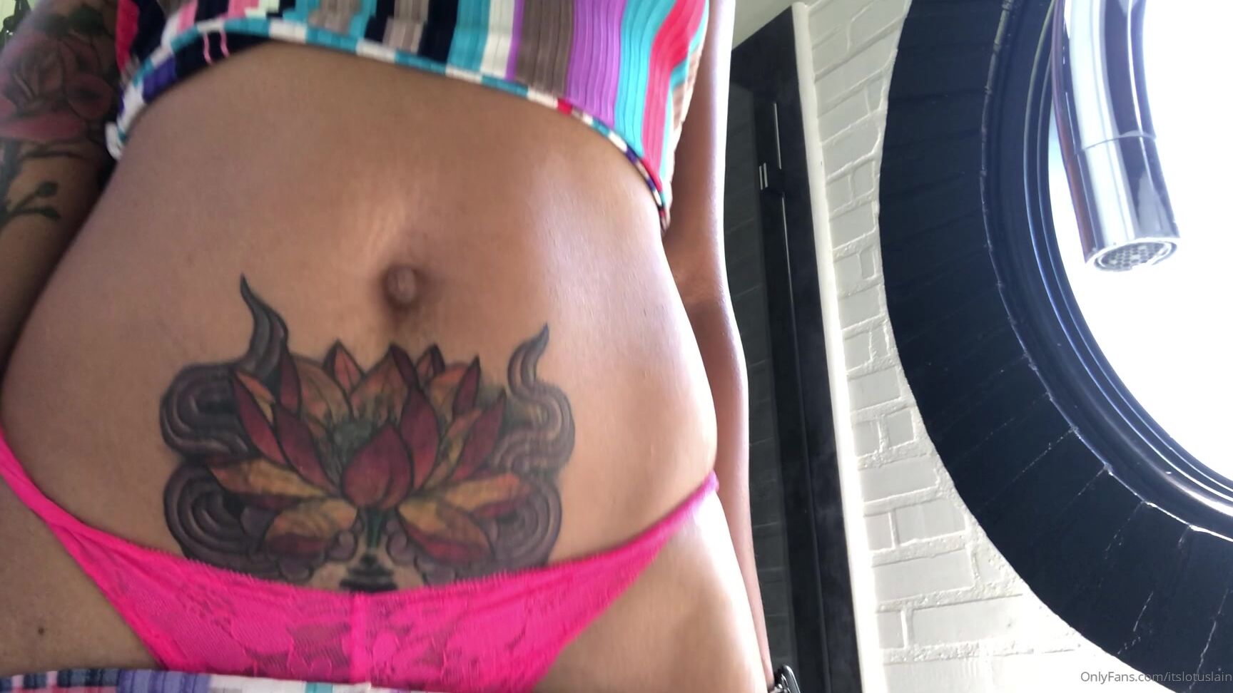 Itslotuslain Video Public Masturbation In Someone Else S Beach House