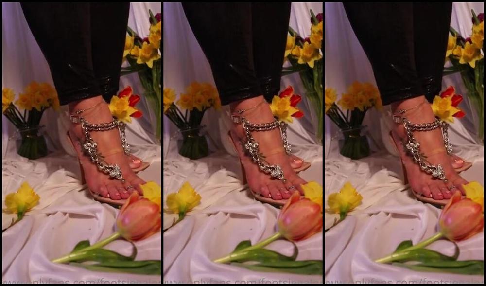 Footsiegalore Onlyfans He Loves Me He Loves Me Not I Think It S Time To Crush That