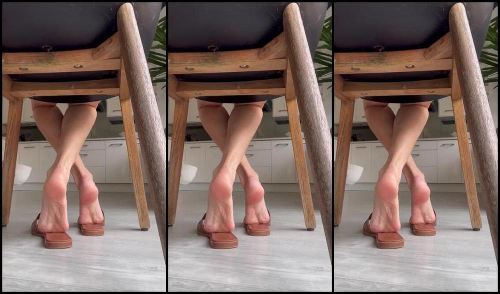 Bornroyal Feet Onlyfans Do You Prefer The View In Flats Tell Me What Makes You Hornier Flats Or Heels