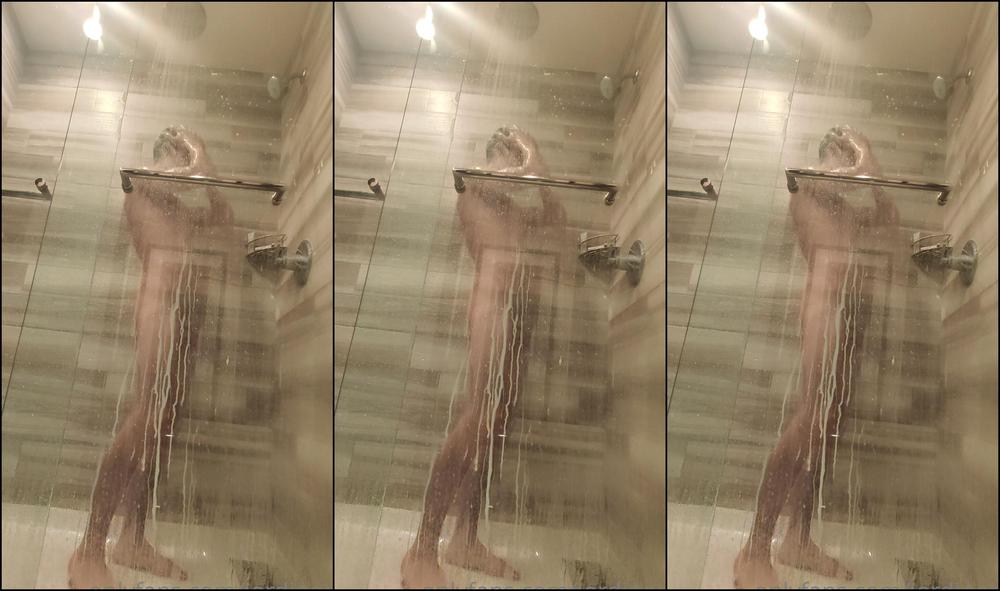 Jordiporn Tomo Una Rica Ducha Caliente Despu S De Una Buena Follada I Take A Nice Hot Shower A