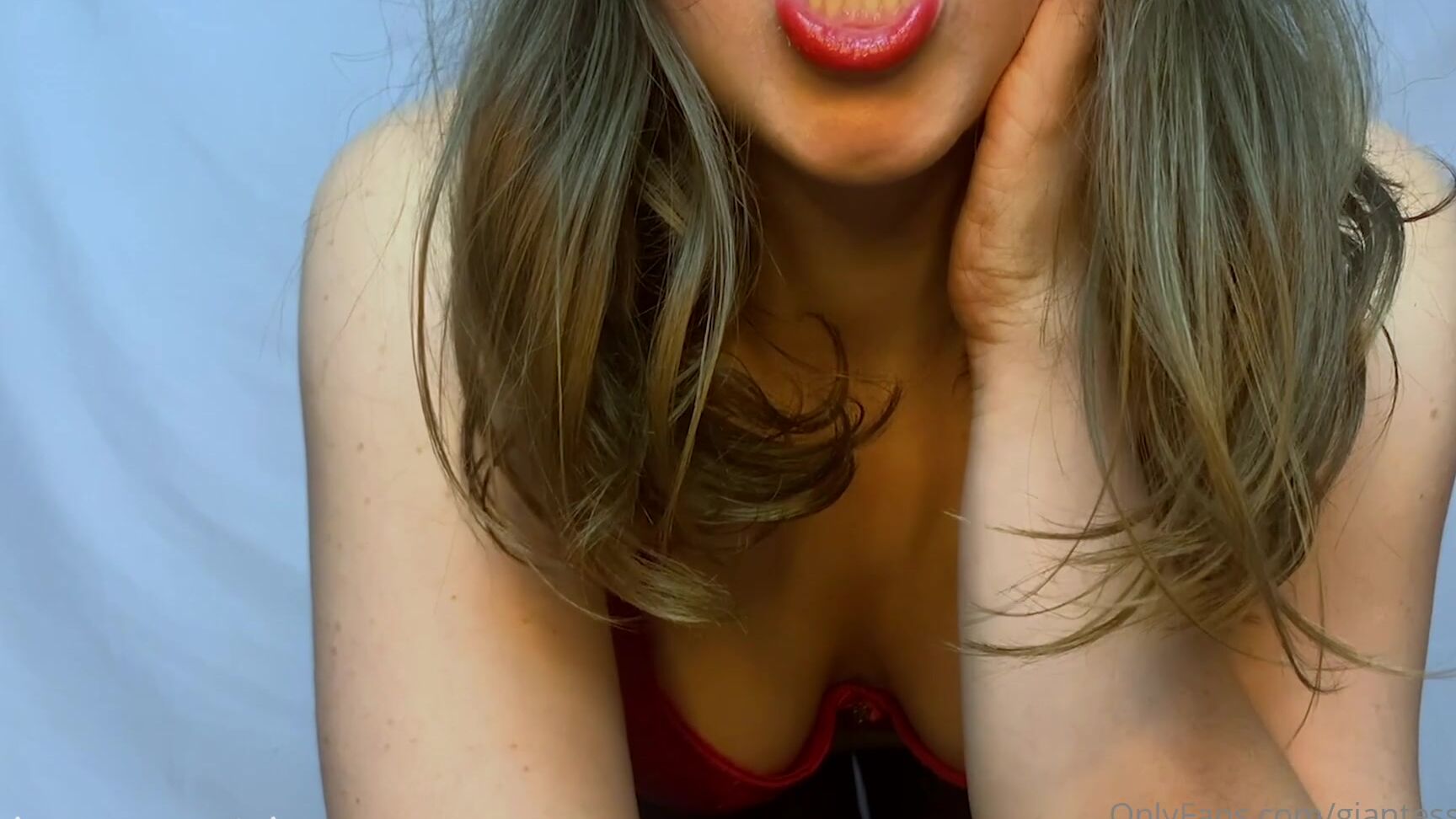 Giantessclips Valentine S Day Came Early For You All Enjoy Mistress Freya In Shrunken Valentine Fo