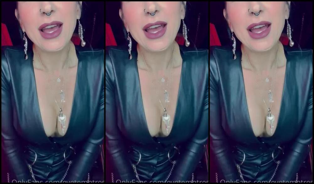 Temptress Raven Eve Aka Evetemptress Onlyfans It S Worship Sunday What Would You Worship First My Leather Legs The Bottoms Of My Loub S