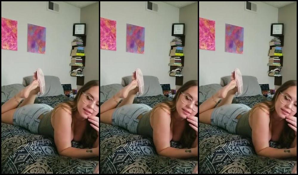 Solesnack Nicknamed Solesnack Onlyfans Slippers The Pose A 4 Minute Compilation Video Feeling Cozy Sprawled Out On My Bed In 3 Differe 2