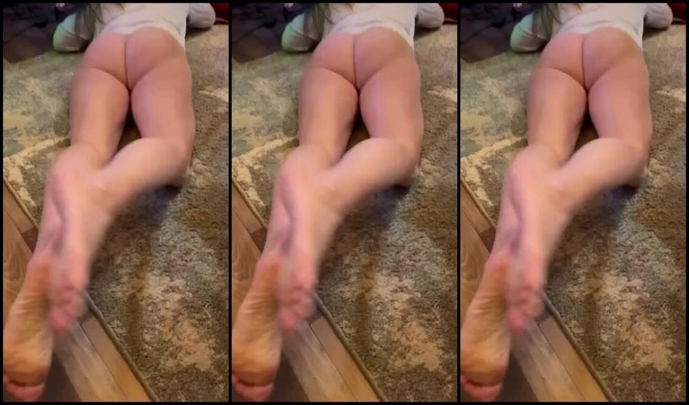 Claire Irons Nicknamed Claireirons Onlyfans Tree Decorated With Ton Of Cheer