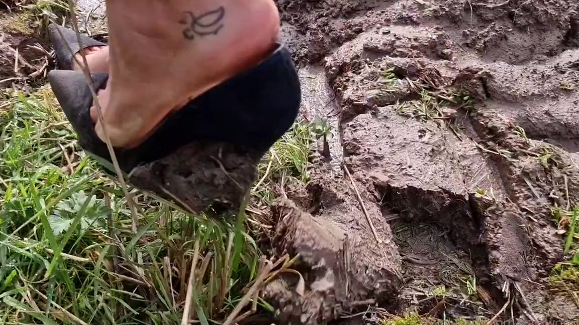 Kats Worn Heels Nicknamed Katswornheels Onlyfans Muddy Fun In My Suede So Kates