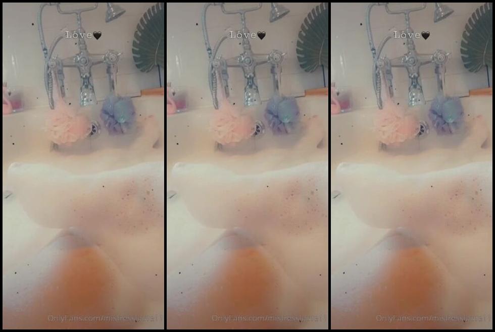 Miss Laura Nicknamed Mistresslaura11 Onlyfans Clip Enjoying A Bubble Bath