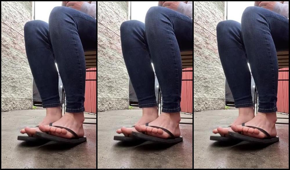 Athletoes Nicknamed Athletoes Onlyfans So Busy And Noisy On This Wet Chilly Day