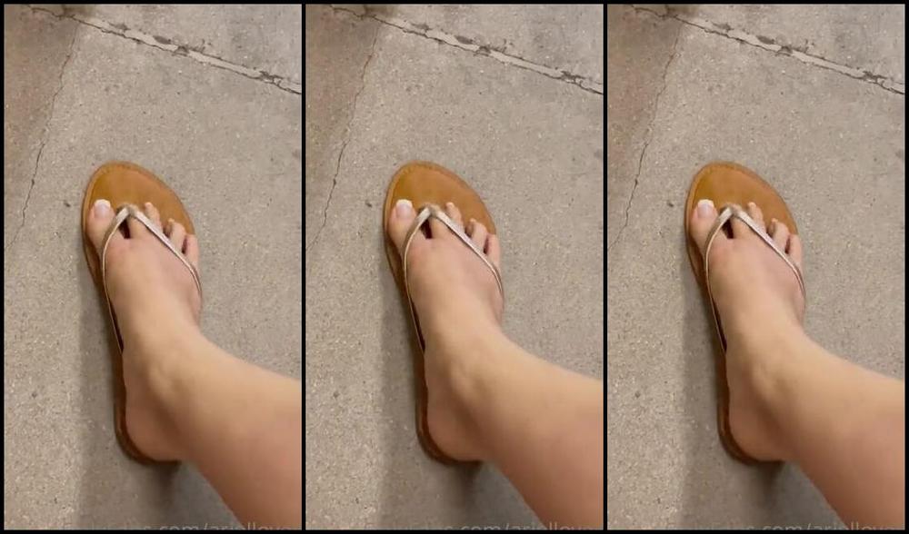 Ariel Love Nicknamed Ariellovexo Onlyfans At The Chiropractor Waiting Room Don T You Just Wish You Were There