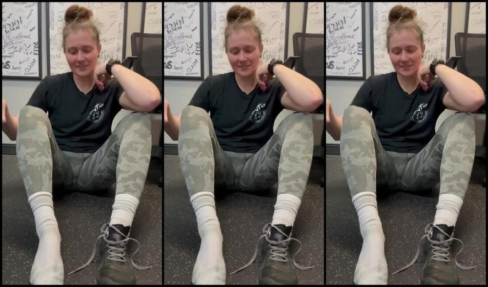 Athletoes Nicknamed Athletoes Onlyfans I M So Sweaty Did You Hear My Coworker Walk In And Then Right Back Out