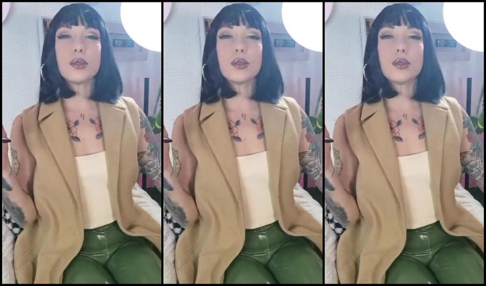 Queen Kinkerbell Nicknamed Kinkerbell23 Onlyfans Not One Not Two But Three Cigarettes Its Christmas Time So Im Celebrating By Making Sure