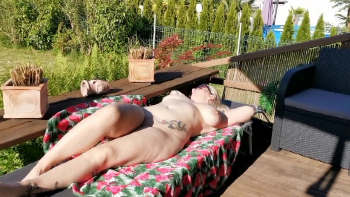 Big Boobs,Cock,Cumshots,Nudity/Naked,Outdoors sandybigboobs sandy bekommt extra sonnenmilch ManyVids