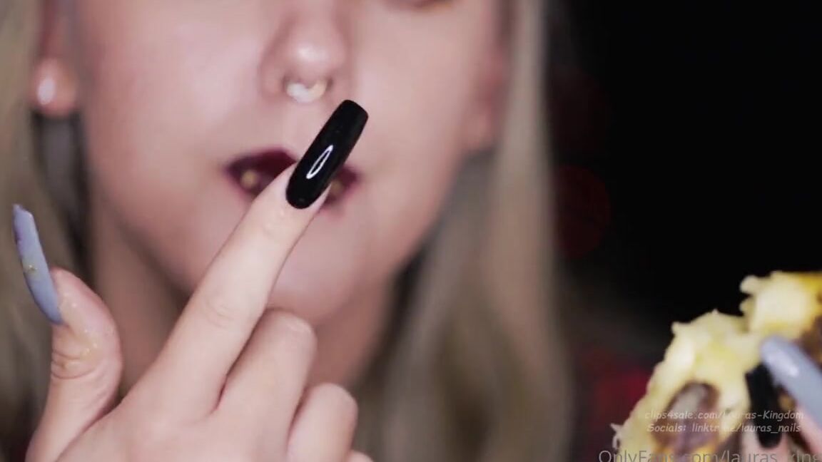 Lalalaura Nicknamed Lauras Kingdom 12 17 2021 Onlyfans Video Eskas Claws In Action Please Welcome Back Eska