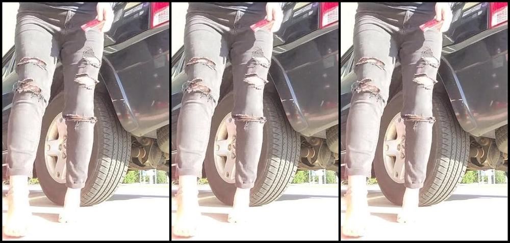 Mythicmaggie Onlyfans Fueling My Car Barefoot Part 1 Of 2 I Love Stripping My Socks And Shoesp