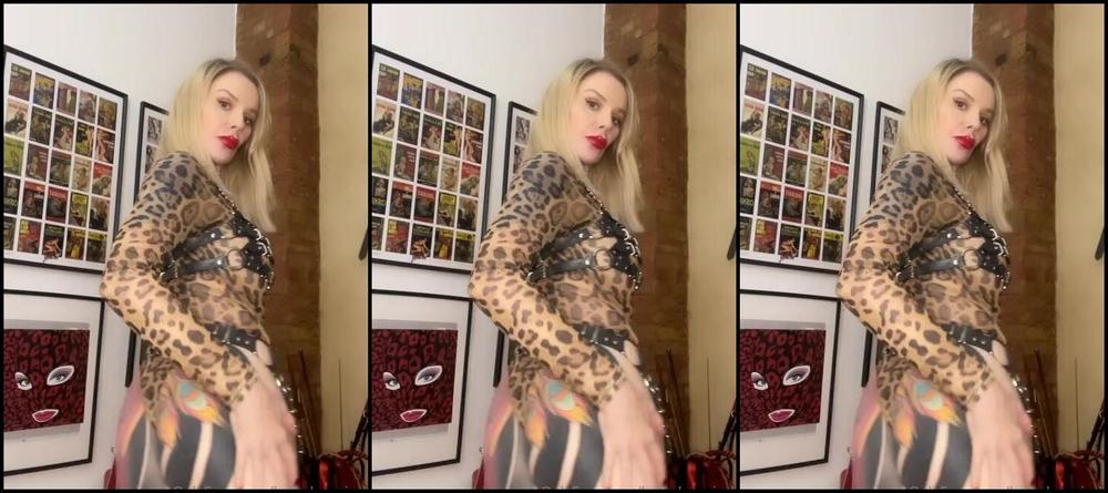 Lady Phoenix Nicknamed Ladyphoenix Ldn Onlyfans Harness The Power What Do You Think Of My New Outfit I Couldn T Resist The Temptation To Wiggle My