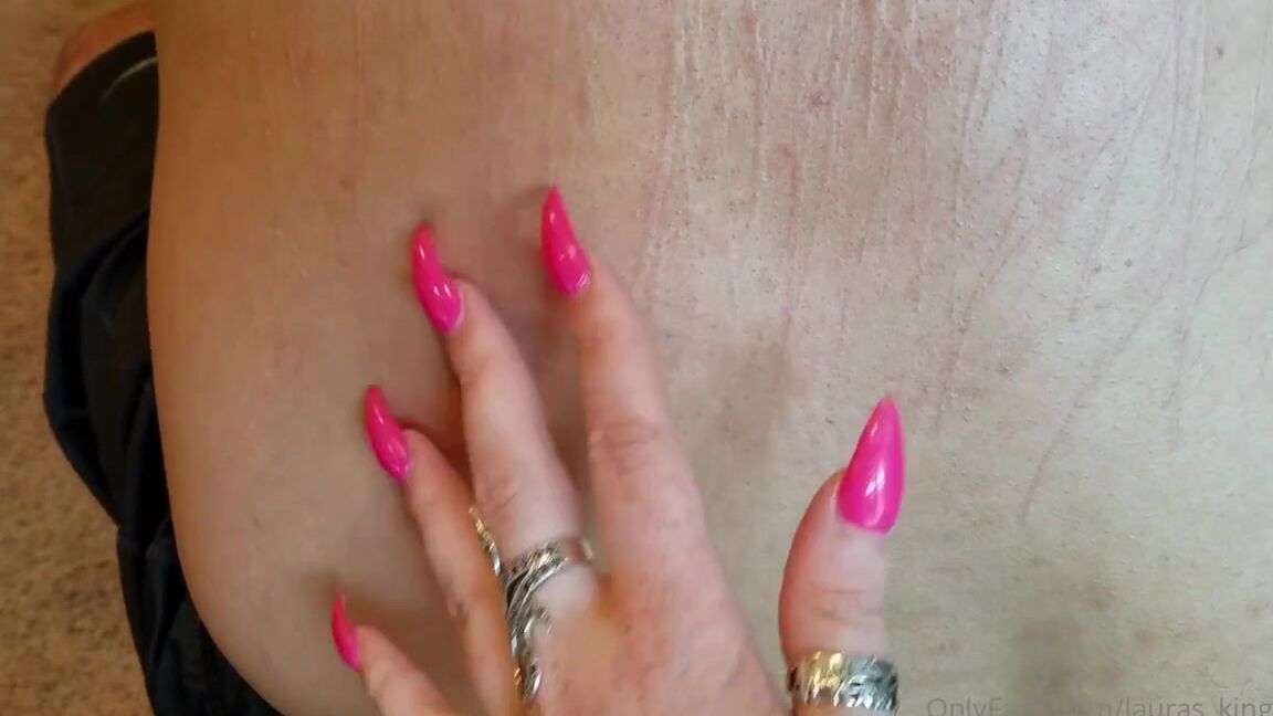 Lalalaura Nicknamed Lauras Kingdom 05 01 2020 Onlyfans Video Pov Back Scratching Of A Slave
