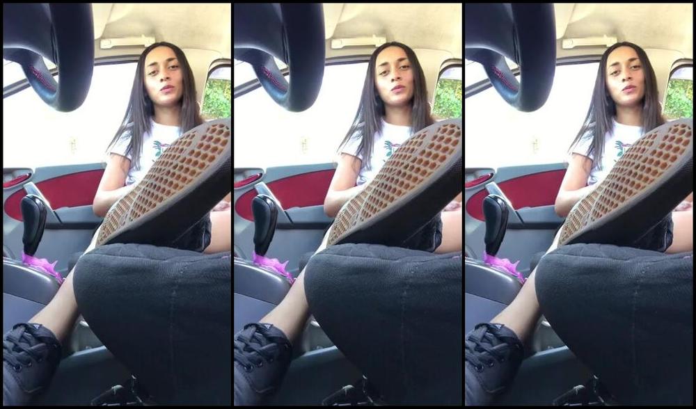 Goddessellen96 Onlyfans I Sold The Most Stinky Sneakers But Before I Made A Video Evaluating The Foot Odor