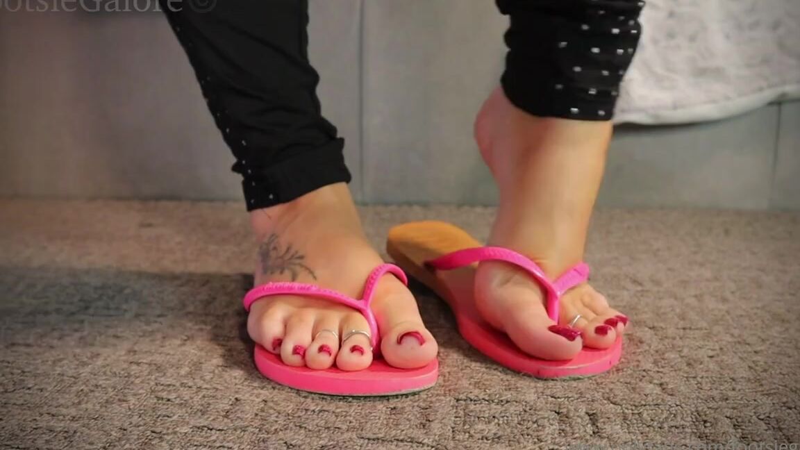 Footsiegalore Onlyfans Flip Flop Mash Up Watch Me Dangle And Show Each Pair Off Before I Jump Into A New One Like Magic