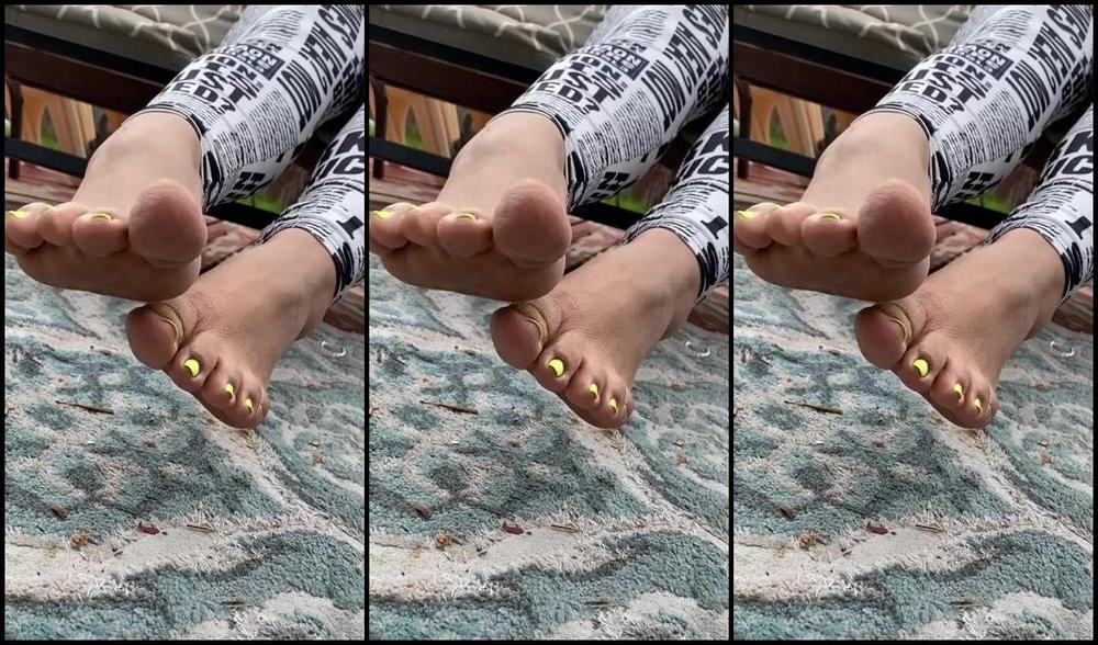 Ennie S Toes And Soles Nicknamed Enniestoes Onlyfans This Is The Aftermath Of My Workout My Home Gym Makes My Feet Dry And Dirty But The Day Is So B 33