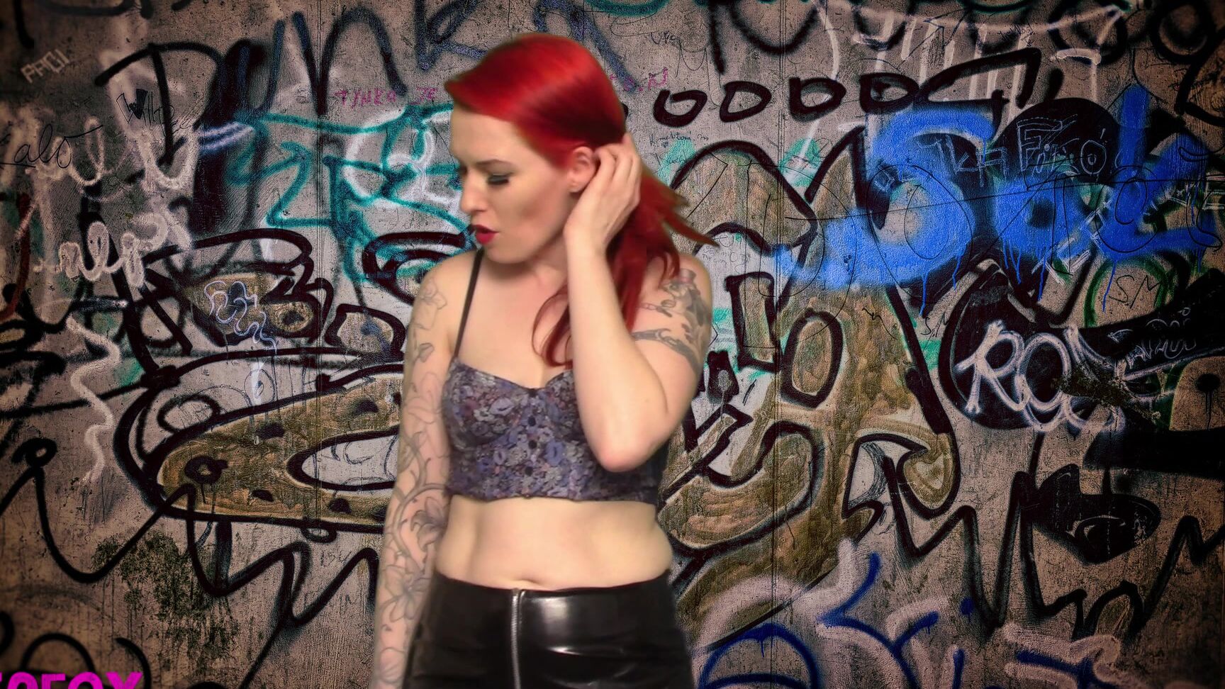 Mia Fox Giantess Destroys City