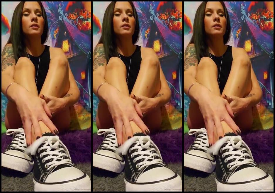 Mssjada Nicknamed Mssjada Onlyfans Slipping Off My Shoes After A Hot Night Run Thought You Might Want To Watch