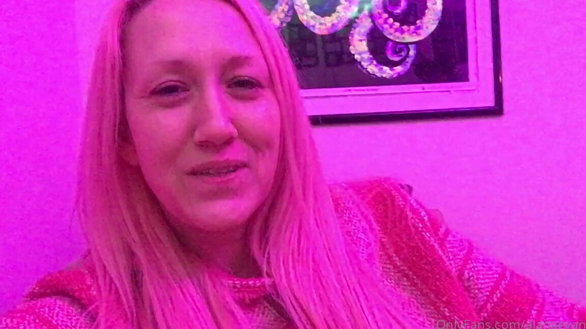 Alanaevansxxx 2082614530 04 14 2021 Everything Is Pink Just Saying Hello