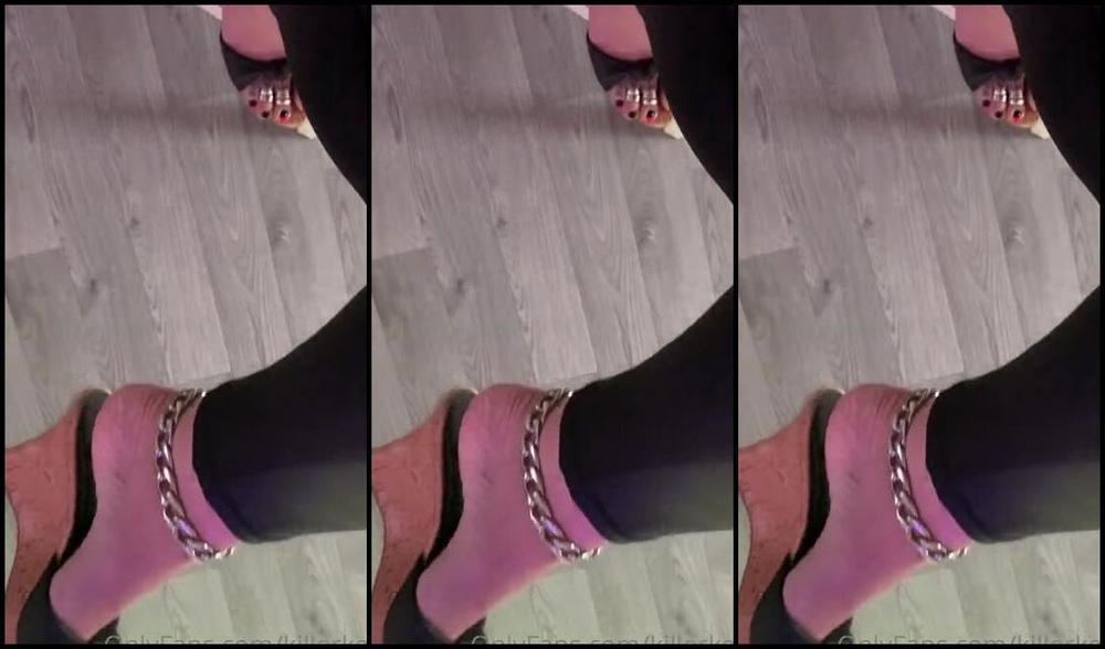 Killersexyfeets Nicknamed Killerkell Onlyfans Sexy Wedge Mules I Love The Sound They Make