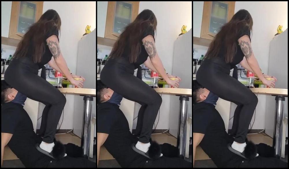 Deaveronica01 Onlyfans At The End Of The Video You Can See Me Stomping On Him Thats Really