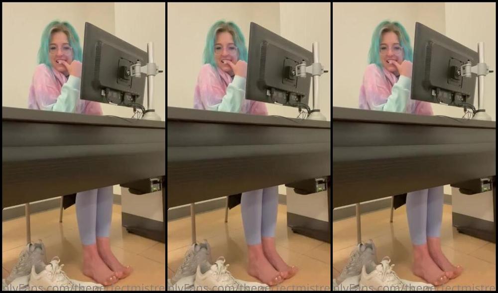 Theperfectmistress Onlyfans Drop Your Pencil And Smell My Feet While Everyone S Paying Attention To The Professor Quickp